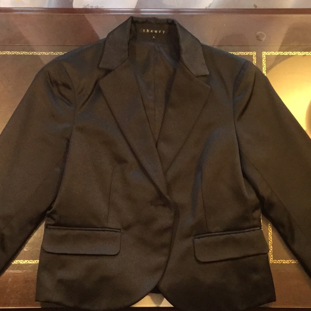 Theory Blazer Size 4. Quarter sleeve. Black.